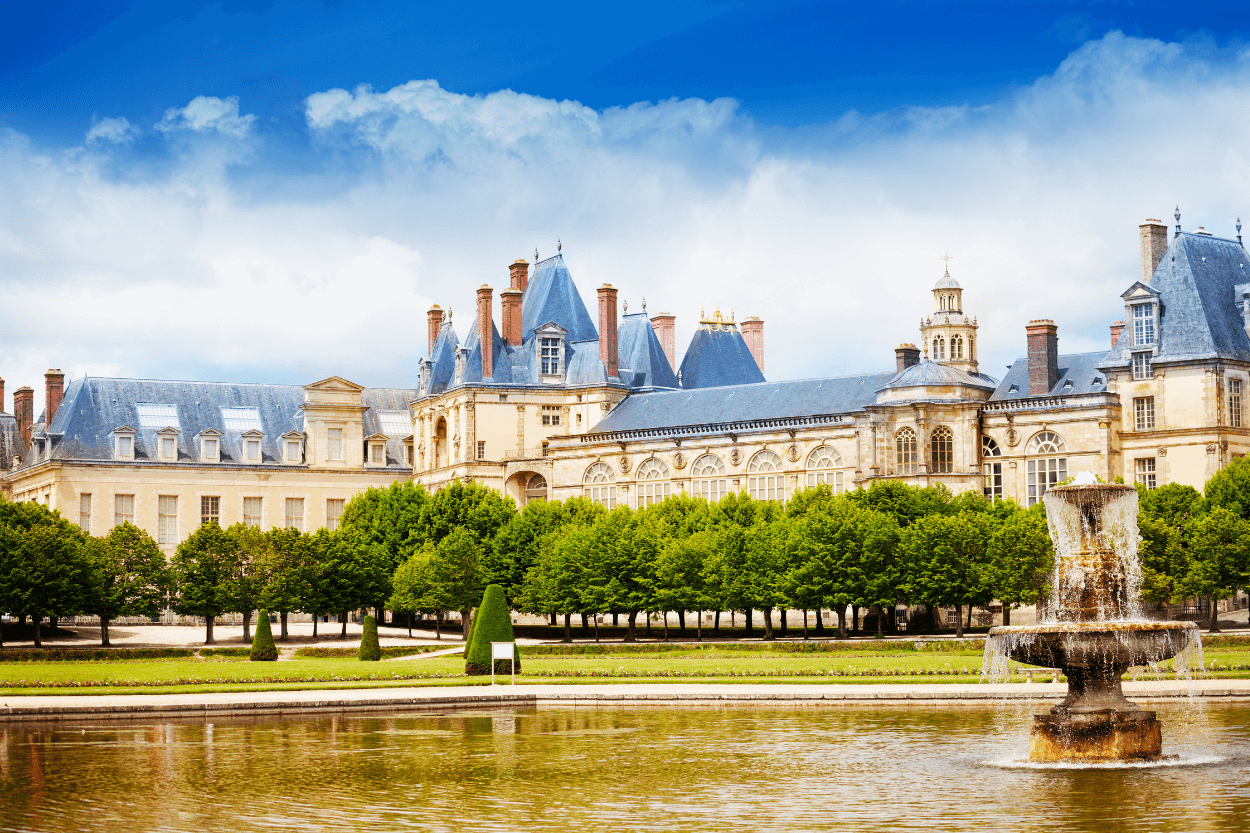 Fontainebleau Palace Garden tinified.png__PID:07f0e873-dd3d-451d-9cad-250f2d64bb0a
