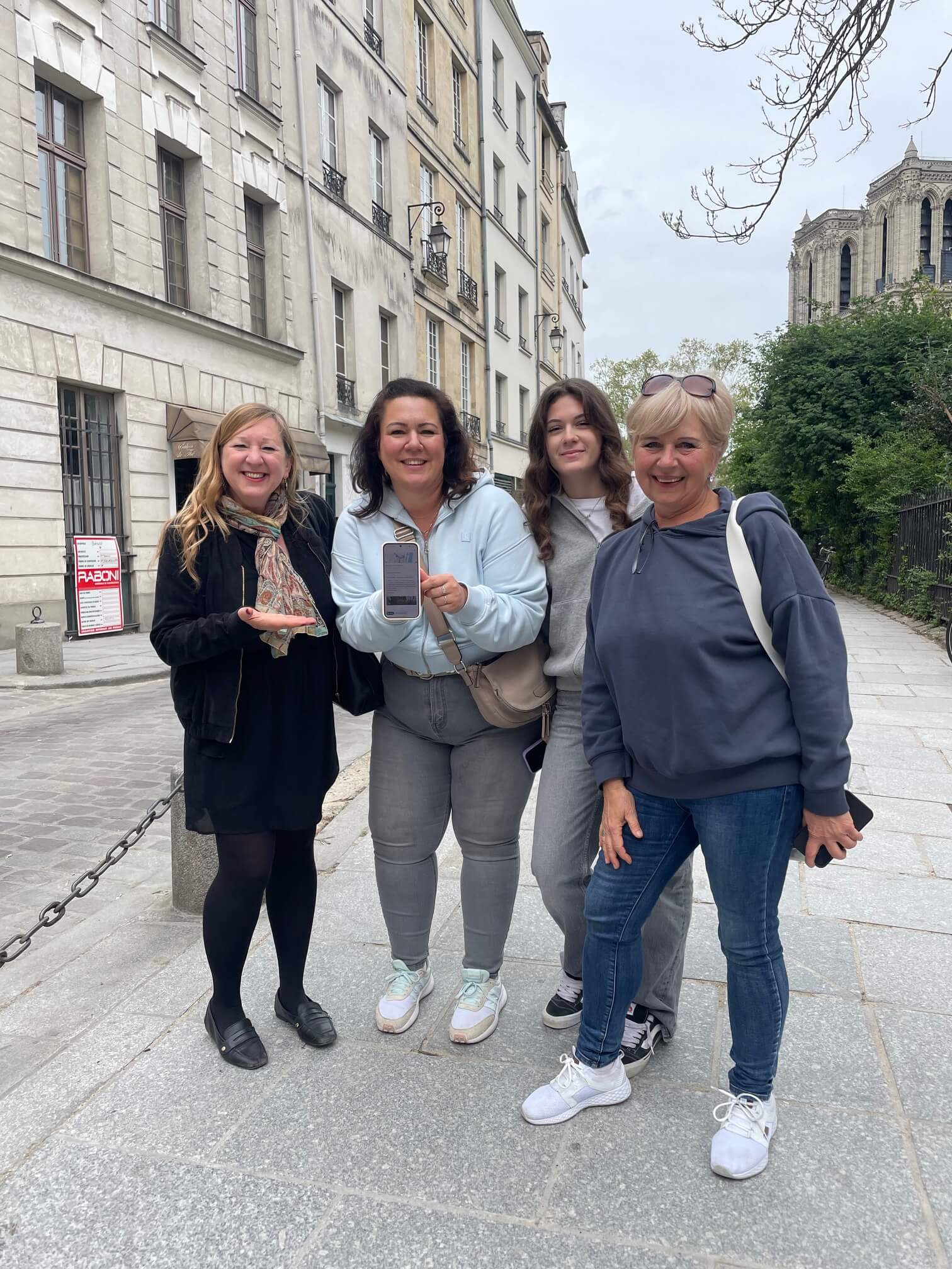 Lily with Austrian customers (April 2025) tiny.jpeg__PID:b5011990-c553-4f73-bb42-48c2370d42b6